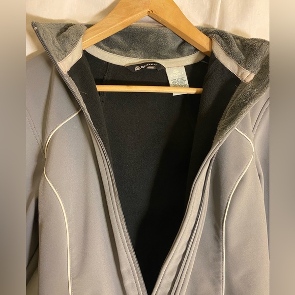 Woman’s zip up performance style coat size Med - Picture 6 of 11